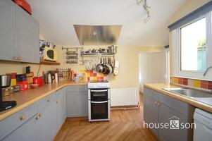 Picture #3 of Property #1007443641 in Wycliffe Road, Bournemouth BH9 1JP