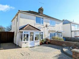 Picture #0 of Property #1012707441 in Oakfield Road, Poole BH15 3BG