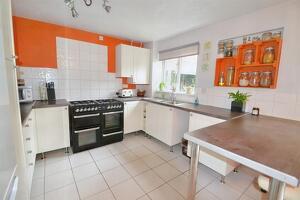 Picture #2 of Property #1016031441 in Verwood BH31 6UL