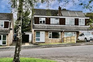 Picture #0 of Property #1023307641 in Drake Close, Ringwood BH24 1UG