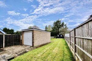 Picture #11 of Property #1023307641 in Drake Close, Ringwood BH24 1UG