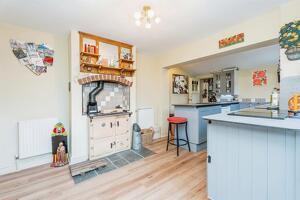 Picture #8 of Property #1035467541 in Southampton Road, Cadnam, Southampton SO40 2NF