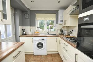 Picture #4 of Property #1041835341 in Lake Road, Hamworthy, Poole BH15 4LN