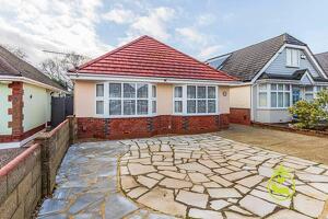 Picture #0 of Property #1049867241 in Mellstock Road, Oakdale, Poole BH15 3DP