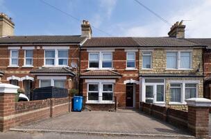 Picture #1 of Property #105265168 in Douglas Road, Parkstone, Poole BH12 2AU