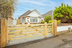 Picture #0 of Property #1054222641 in Saxonbury Road, Tuckton, Southbourne BH6 5ND