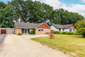 Picture #0 of Property #1055242731 in Paddock Close, St Ives, Ringwood BH24 2LD