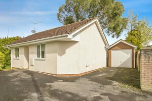 Picture #7 of Property #1059037641 in South Park Road, Poole BH12 5BG