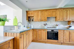 Picture #5 of Property #1059666441 in Esdaile Lane, Burley, Ringwood BH24 4AF