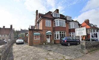 Picture #0 of Property #1060045731 in Kings Road West, Swanage BH19 1HF
