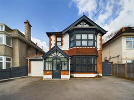 Picture #0 of Property #1060572741 in Stour Road, Christchurch BH23 1LN