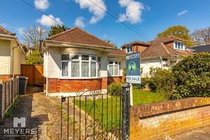 Picture #0 of Property #1070179641 in Moorvale Road, Moordown BH9 3BE