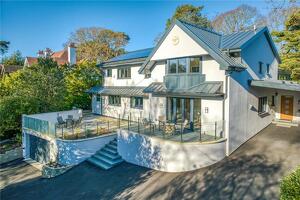 Picture #0 of Property #1073938341 in Spencer Road, Canford Cliffs, Poole BH13 7ET
