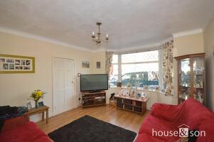 Picture #4 of Property #1074328341 in Victoria Avenue, Bournemouth BH9 2RP