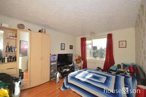 Picture #9 of Property #1074328341 in Victoria Avenue, Bournemouth BH9 2RP