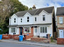 Picture #3 of Property #1077687141 in Sandbanks Road, Whitecliff, Poole BH14 8BS