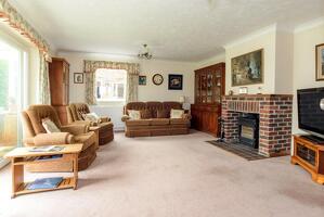 Picture #2 of Property #1092703341 in Sturminster Marshall BH21 4BA