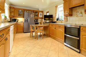 Picture #5 of Property #1092703341 in Sturminster Marshall BH21 4BA