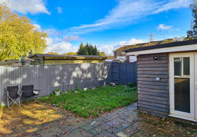 Picture #23 of Property #1097898141 in Gregory Gardens, Calmore SO40 2UQ