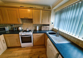 Picture #4 of Property #1097898141 in Gregory Gardens, Calmore SO40 2UQ