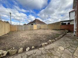 Picture #10 of Property #1098431541 in Hennings Park Road, Oakdale, Poole BH15 3QU