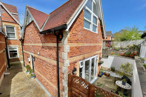 Picture #0 of Property #1106334531 in Cluny Crescent, Swanage BH19 2BT