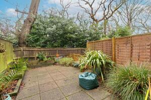 Picture #14 of Property #1137956541 in The Topiary, Lower Parkstone, Poole BH14 0QU
