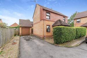 Picture #0 of Property #1158374931 in Surrey Close, Totton, Southampton SO40 2QQ