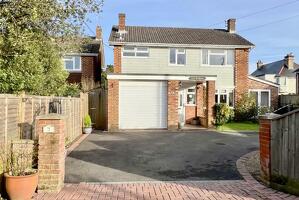 Picture #0 of Property #1165692441 in Westbury Road, Ringwood BH24 1PG