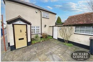 Picture #10 of Property #1174360341 in Stanpit Christchurch BH23 3LX