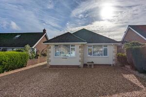 Picture #0 of Property #117942958 in Springfield Close, Lymington SO41 3SR