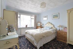 Picture #5 of Property #117942958 in Springfield Close, Lymington SO41 3SR