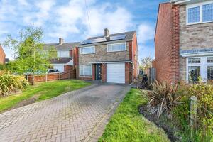 Picture #1 of Property #1185360741 in Greenfields Avenue, Totton, Southampton SO40 3LS
