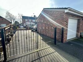Picture #21 of Property #1185362541 in Glenives Close, St. Ives, Ringwood BH24 2PD