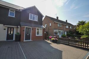 Picture #0 of Property #1189144641 in Barnes Crescent, WIMBORNE BH21 2AY