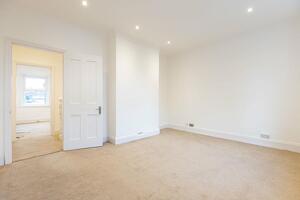 Picture #5 of Property #119490868 in Sandbanks Road, Whitecliff, Poole BH14 8BS