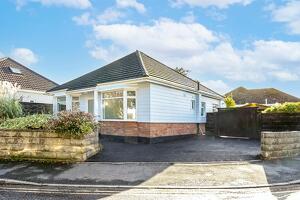 Picture #0 of Property #1199047641 in Heather View Road, Poole BH12 4AQ