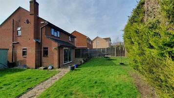 Picture #12 of Property #1217362641 in Haywards Farm Close, Verwood BH31 6XW