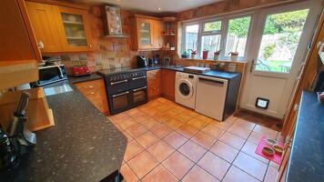 Picture #16 of Property #1217362641 in Haywards Farm Close, Verwood BH31 6XW