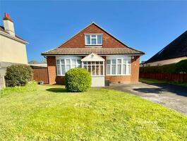 Picture #5 of Property #1221038541 in Pauntley Road, Mudeford, Christchurch BH23 3JW