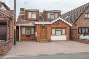 Picture #0 of Property #1221085041 in Totton SO40 3DN