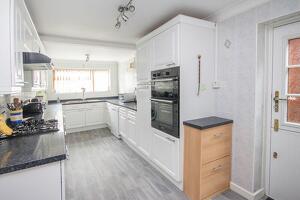 Picture #3 of Property #1221085041 in Totton SO40 3DN
