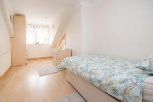Picture #7 of Property #1221085041 in Totton SO40 3DN