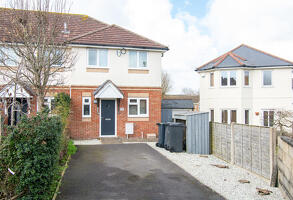 Picture #0 of Property #1226264541 in Redbreast Road, Moordown, Bournemouth BH9 3AW