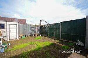 Picture #12 of Property #1228657641 in Kings Close, Bournemouth BH10 4GB