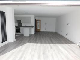 Picture #4 of Property #1230367641 in Jumpers Avenue, Christchurch BH23 2EP