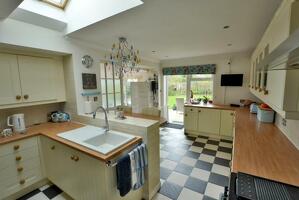 Picture #4 of Property #1233394641 in Blandford Road, Sturminster Marshall BH21 4AF