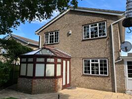 Picture #1 of Property #1244016231 in Hursley Drive, Langley, Southampton SO45 1ZU