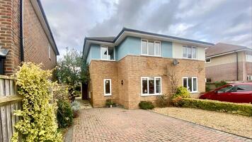 Picture #1 of Property #1251802341 in Wellingtonia Gardens, Hordle, Lymington SO41 0DD