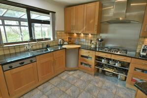 Picture #6 of Property #1273127541 in Olivers Road, Colehill BH21 2NT